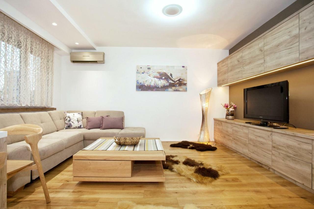 Hostgost Selected Suites - Skadarlija Square Belgrade Exterior photo